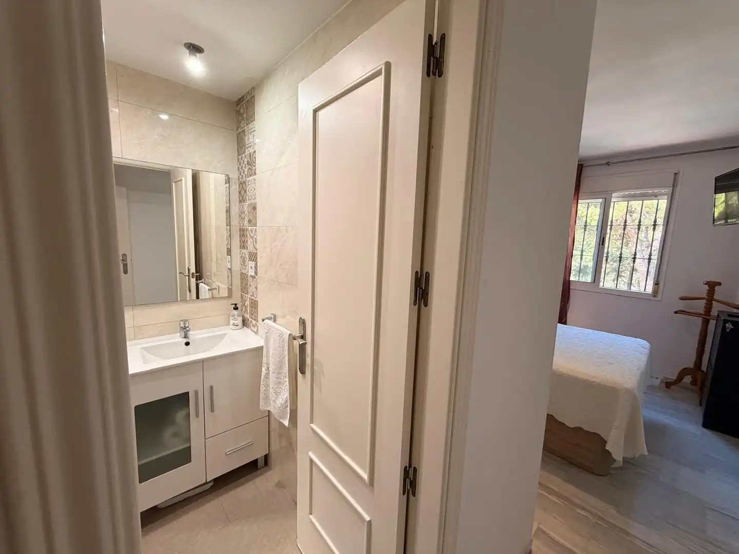 Bathroom of Flat for rent in Benalmádena  with Air Conditioner, Heating and Private garden
