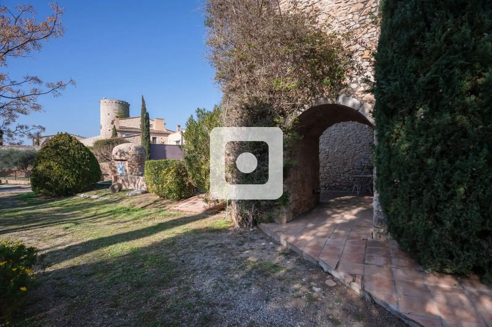 Jardí de Finca rústica en venda en L'Escala amb Calefacció i Piscina