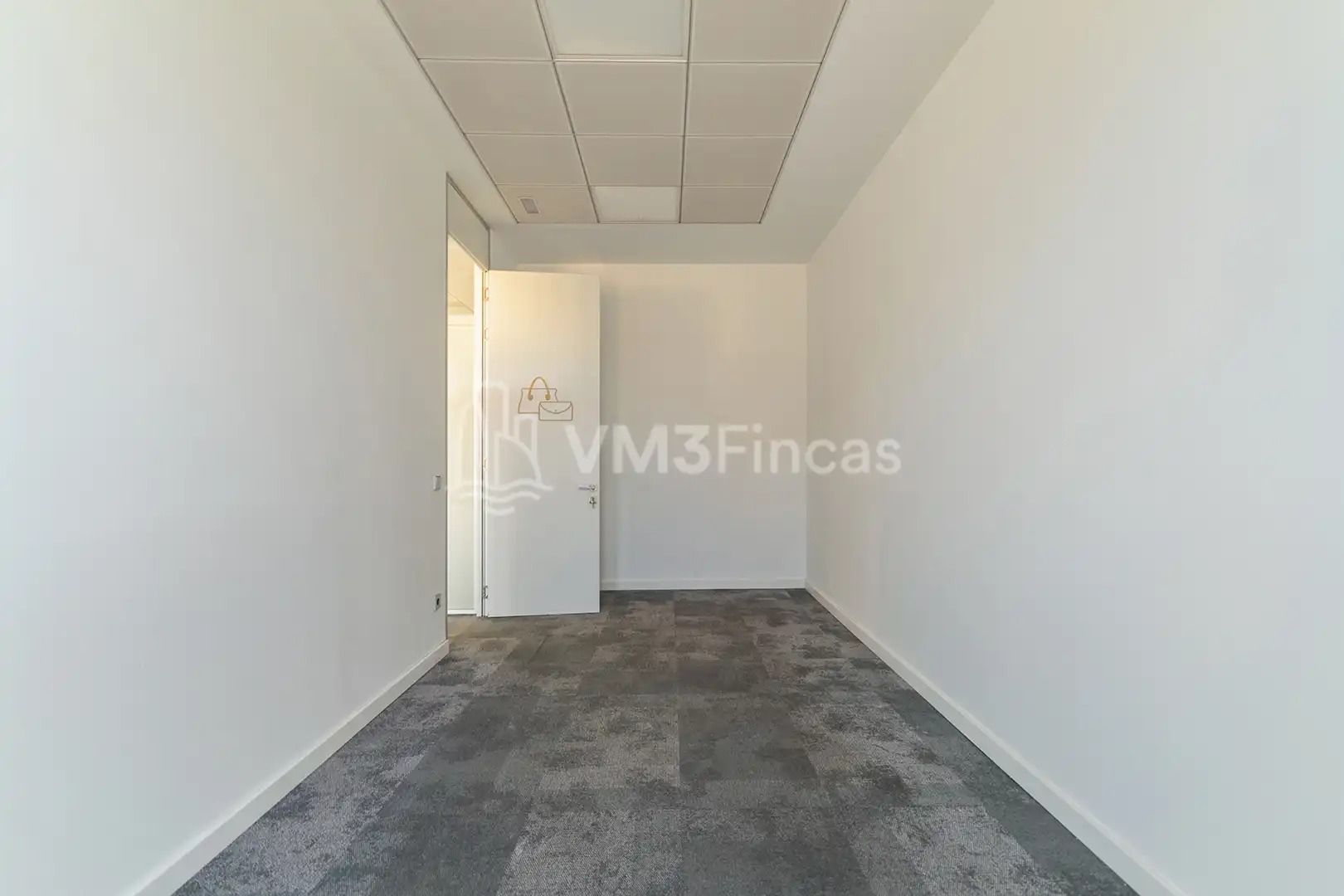Büro zur Miete in El Prat de Llobregat mit Klimaanlage, Heizung und Terrasse