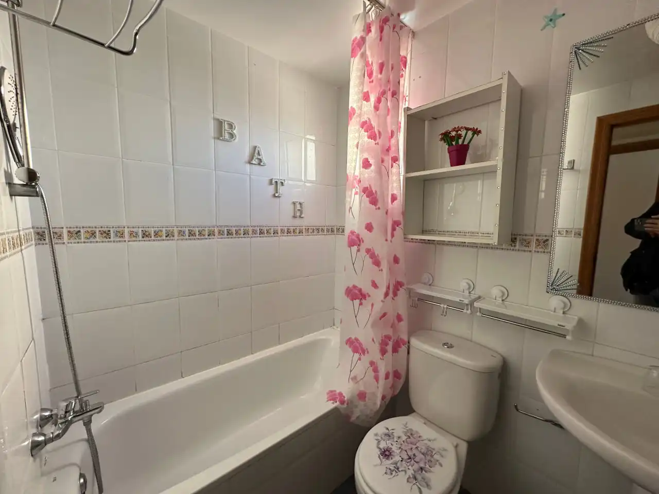 Badezimmer von Wohnung zur Miete in Benidorm mit Klimaanlage, Möbliert und Ofen