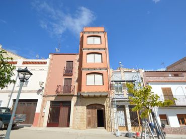 Adosado con balcón en venta en Xert