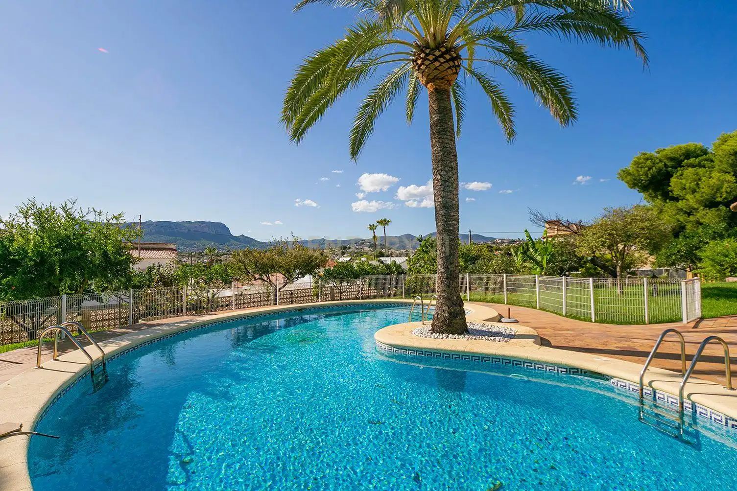 Casa con jardín en venta en La Caleta 2, imagen 4