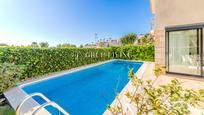 Piscina de Casa o xalet en venda en Sitges amb Aire condicionat, Calefacció i Jardí privat