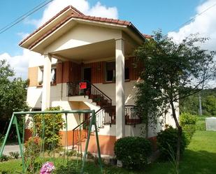 Vista exterior de Casa o xalet en venda en Piloña amb Calefacció, Jardí privat i Parquet