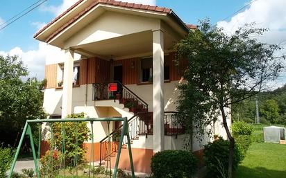 Vista exterior de Casa o xalet en venda en Piloña amb Terrassa