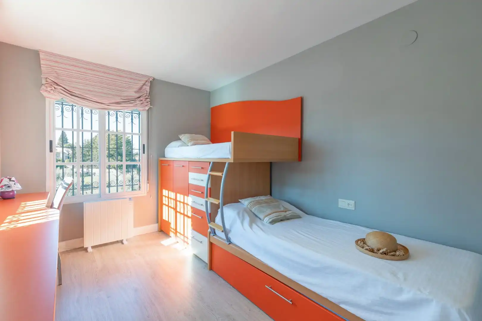 Dormitori de Casa o xalet en venda en La Zubia amb Aire condicionat, Calefacció i Jardí privat