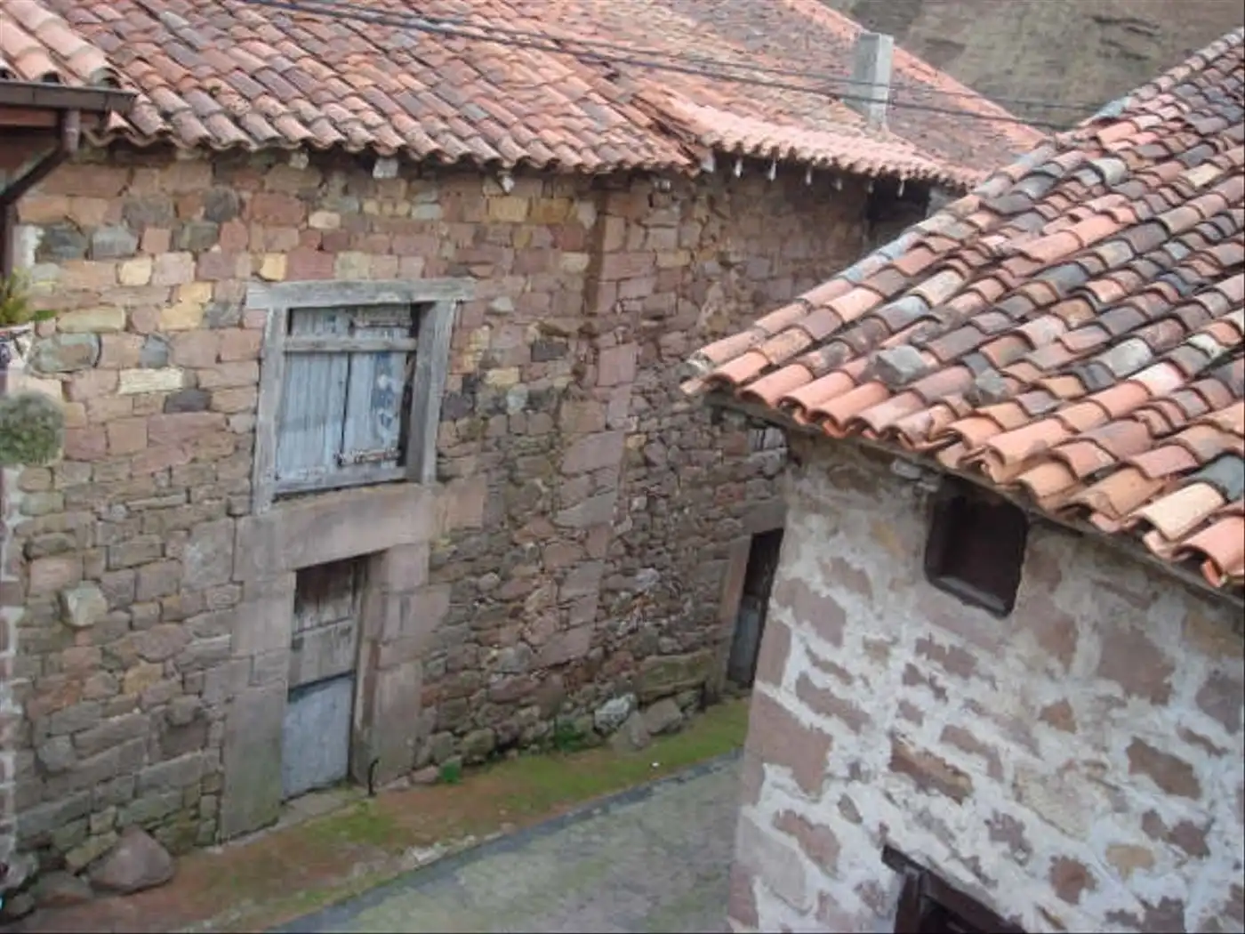 Vista exterior de Edificio en venta en Cabuérniga