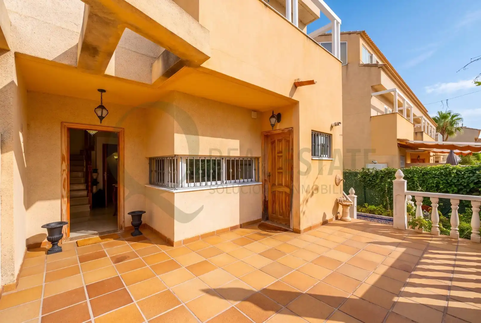Vista exterior de Casa o xalet en venda en El Campello amb Aire condicionat, Calefacció i Jardí privat