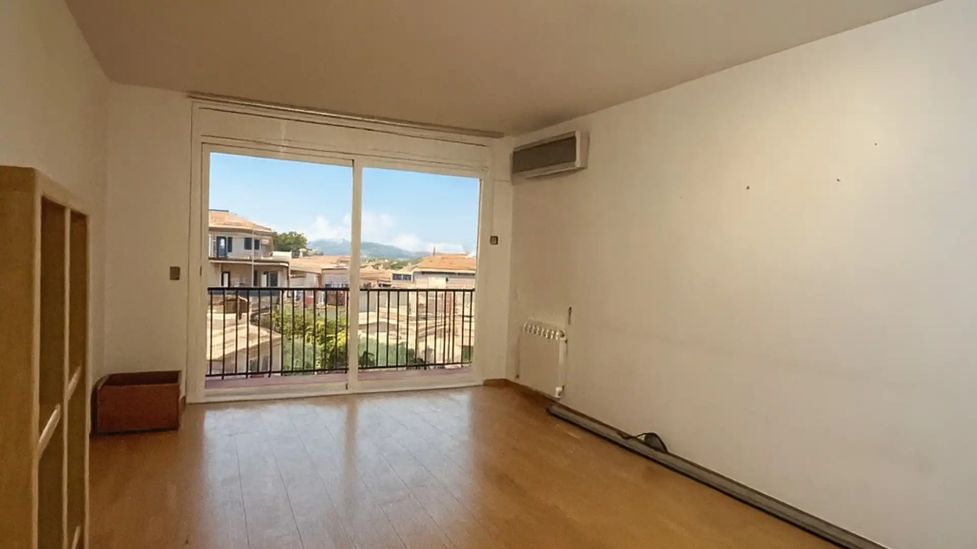 Dormitori de Pis en venda en Girona Capital amb Aire condicionat, Calefacció i Balcó