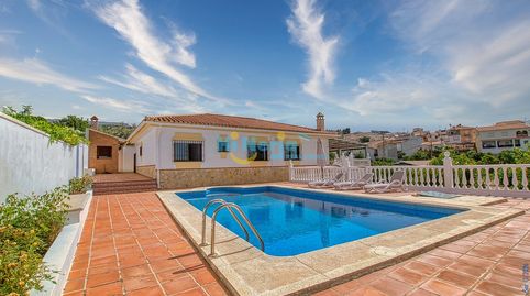 ENCANTADORA VILLA INDEPENDIENTE CON PISCINA Y VISTAS PANORAMICAS EN PERIANA