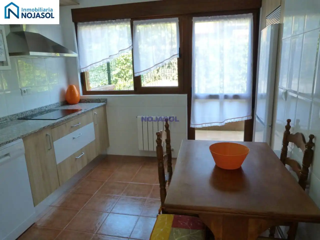 Küche von Einfamilien-Reihenhaus zum Verkauf in Bareyo mit Heizung, Terrasse und Möbliert