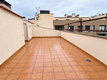 Dúplex amb balcó en venda a Les Clotes