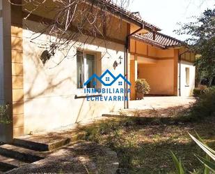 Vista exterior de Casa o xalet en venda en Mungia amb Calefacció, Traster i Piscina