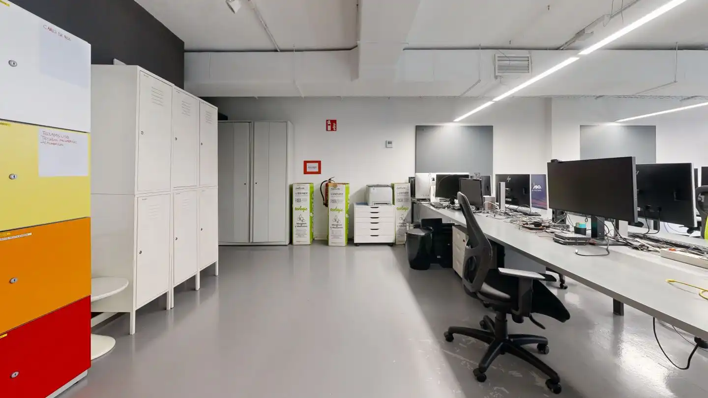 Office for sale in Madrid  with Air Conditioner, Heating and Storage room