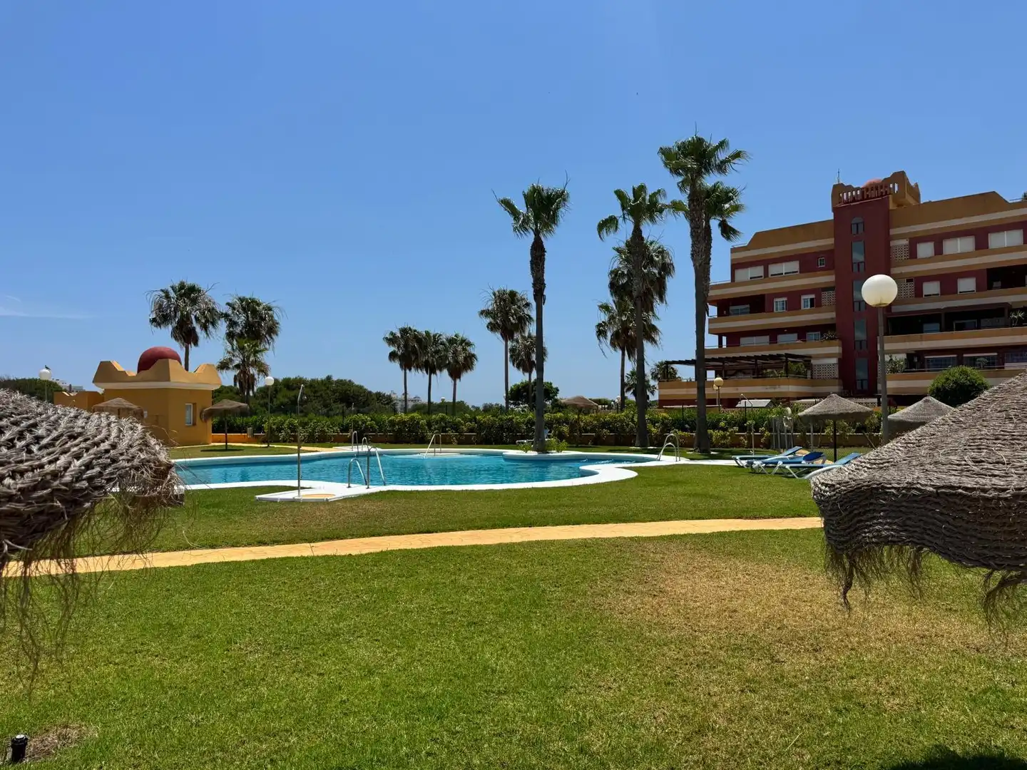 Jardí de Pis en venda en Roquetas de Mar amb Aire condicionat, Terrassa i Piscina