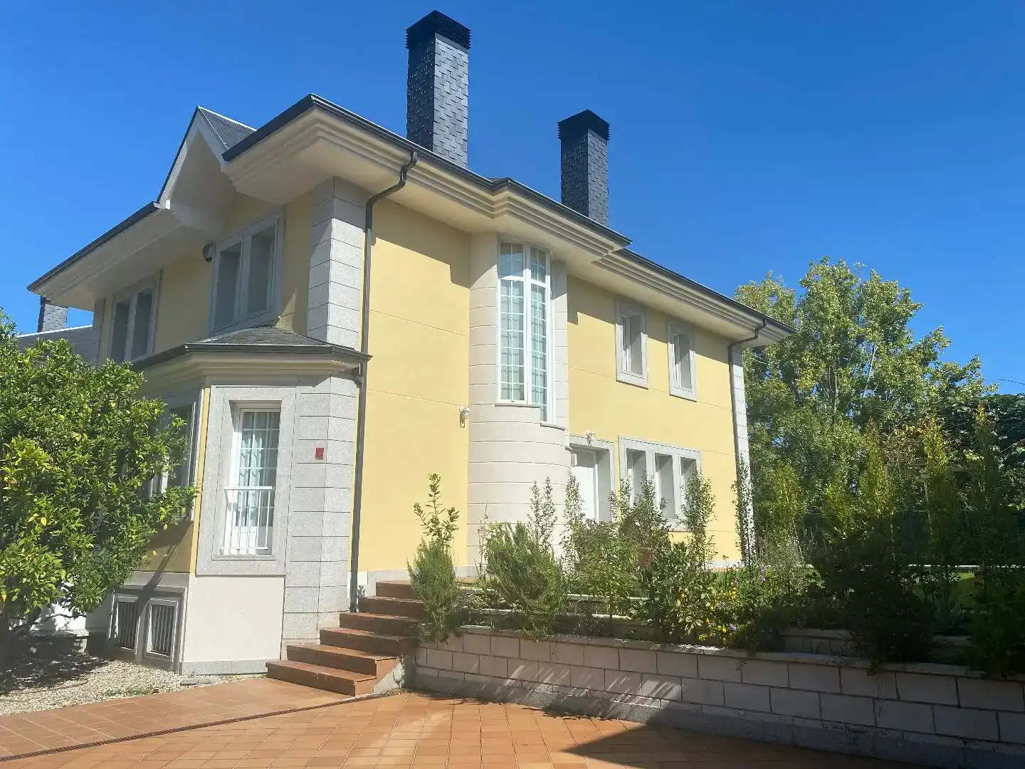 Vista exterior de Casa o xalet en venda en Vigo  amb Piscina i Balcó