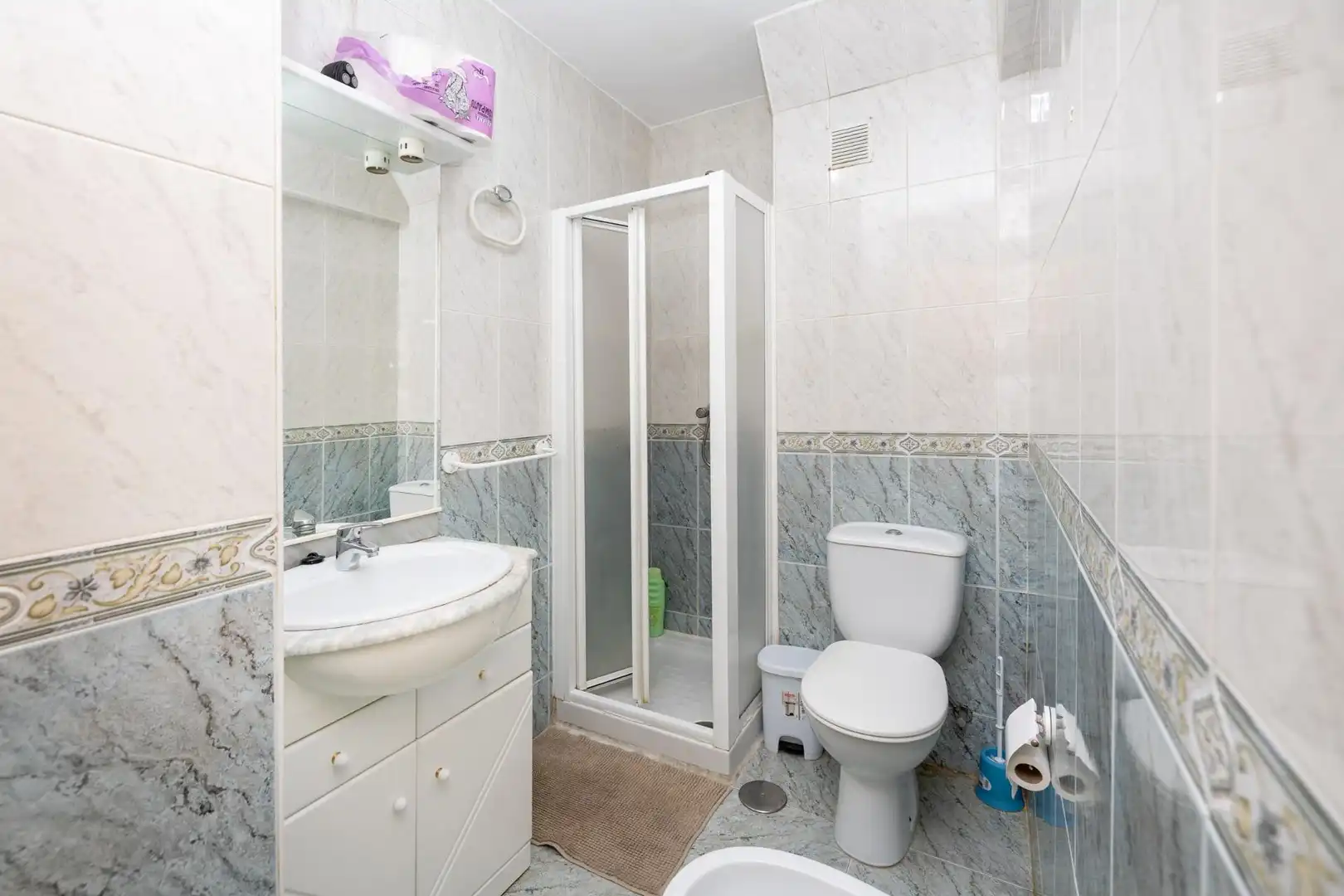 Bathroom of Flat for sale in Granada  with Terrace, Furnished and Balcony