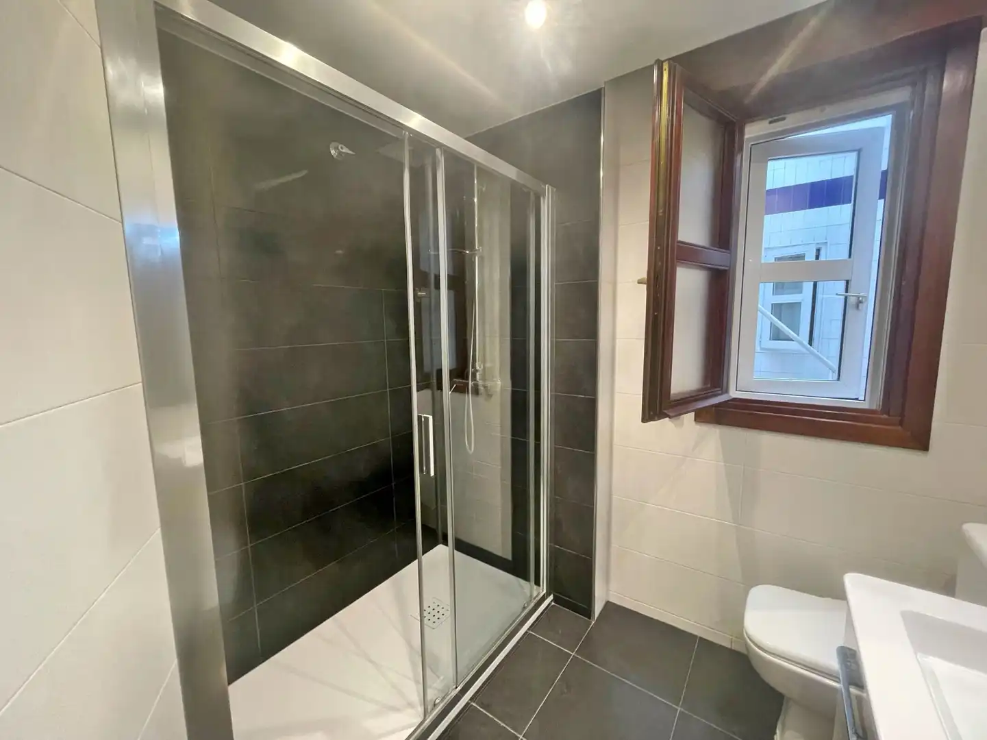 Baño de Piso de alquiler en Santander con Calefacción