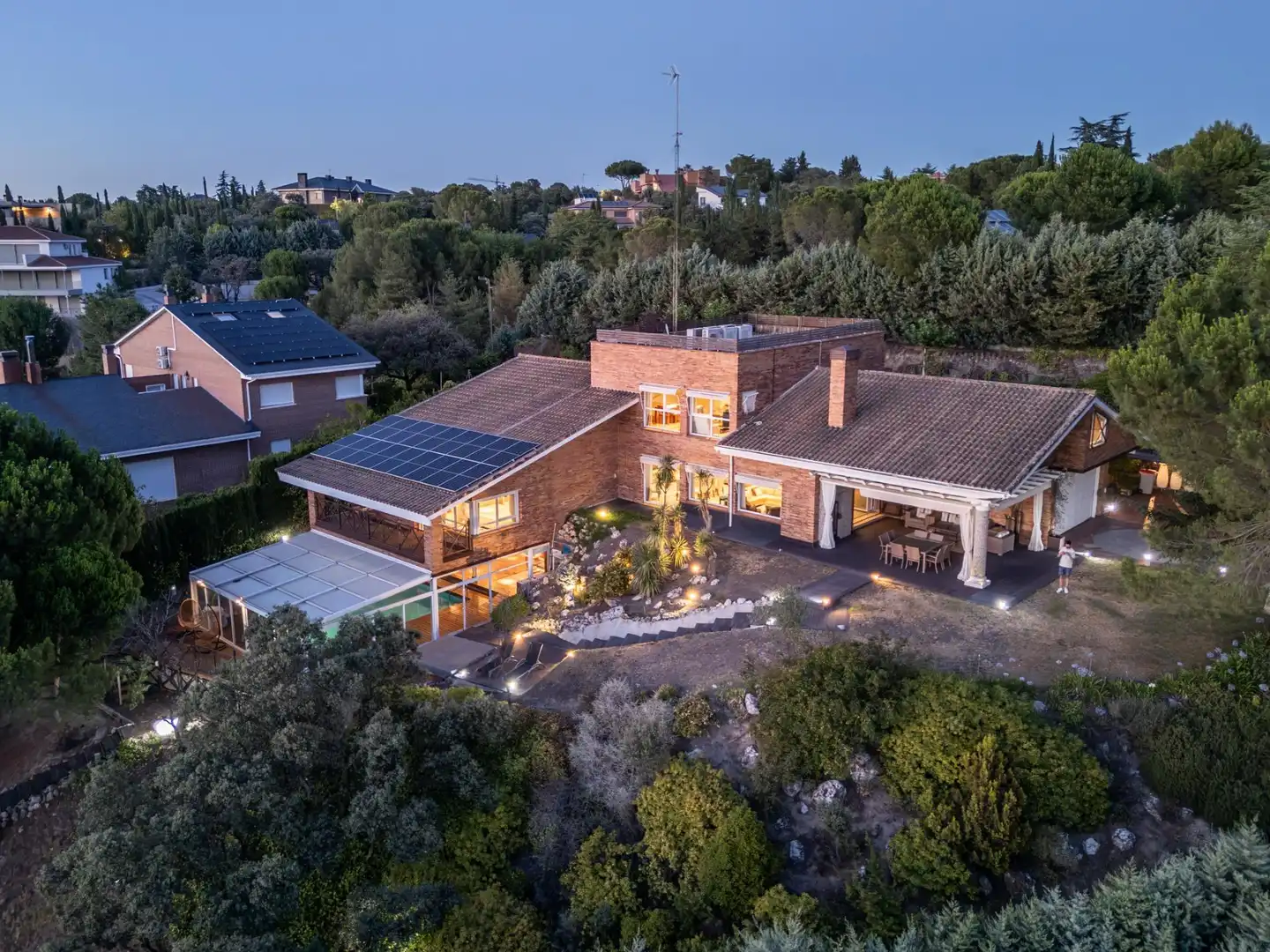 Vista exterior de Casa o xalet en venda en Las Rozas de Madrid amb Aire condicionat, Calefacció i Jardí privat
