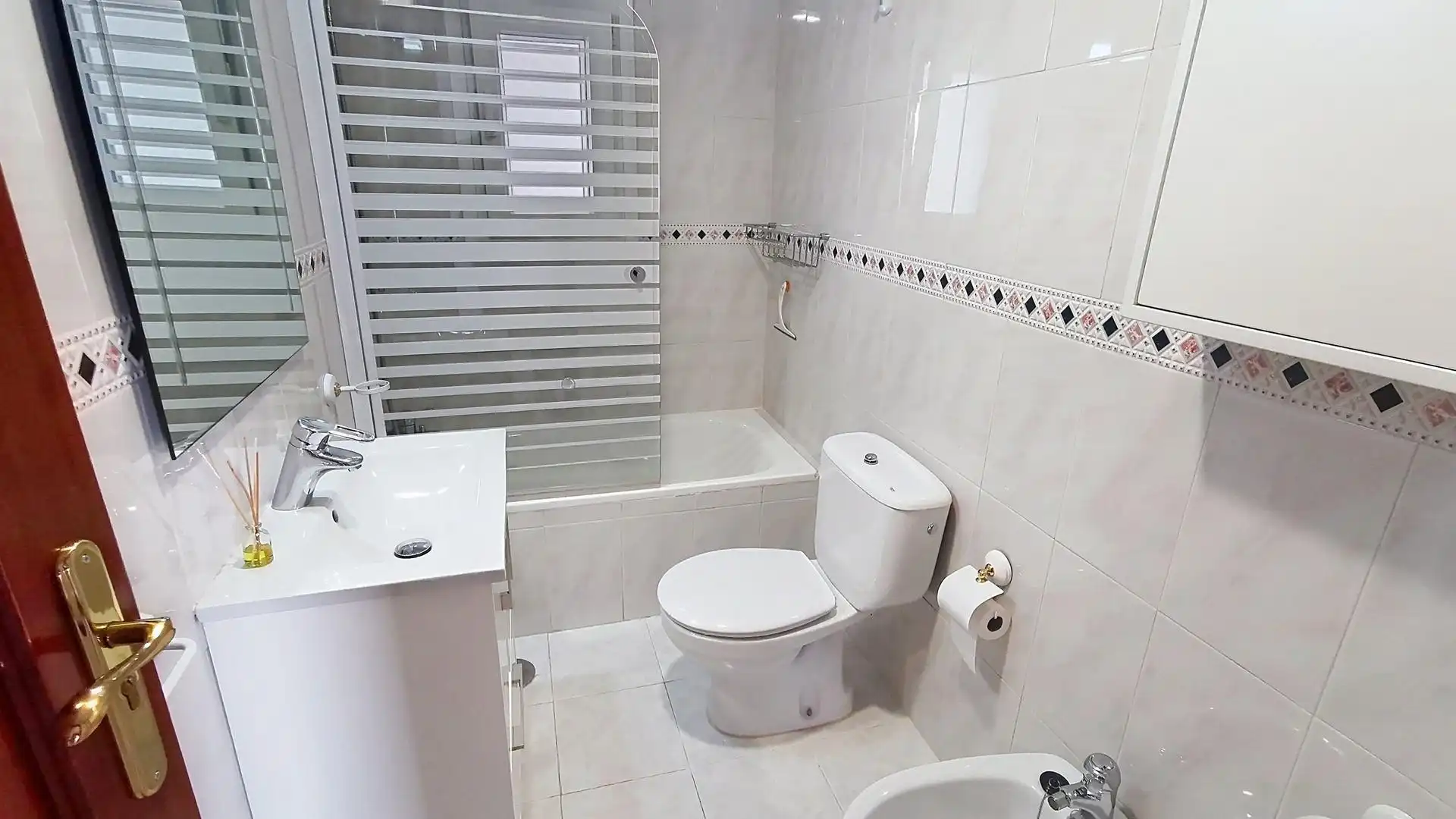 Baño de Casa adosada de alquiler en Armilla con Aire acondicionado, Terraza y Amueblado