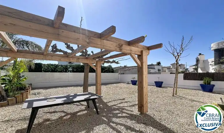Terrassa de Casa o xalet en venda en Empuriabrava amb Aire condicionat, Calefacció i Jardí privat