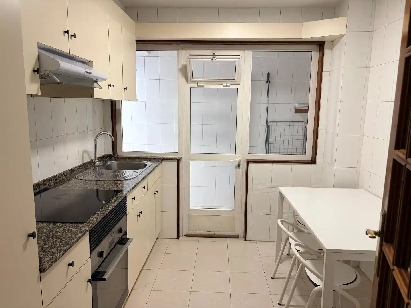 Cocina de Piso de alquiler en Oleiros con Parquet, Trastero y Amueblado