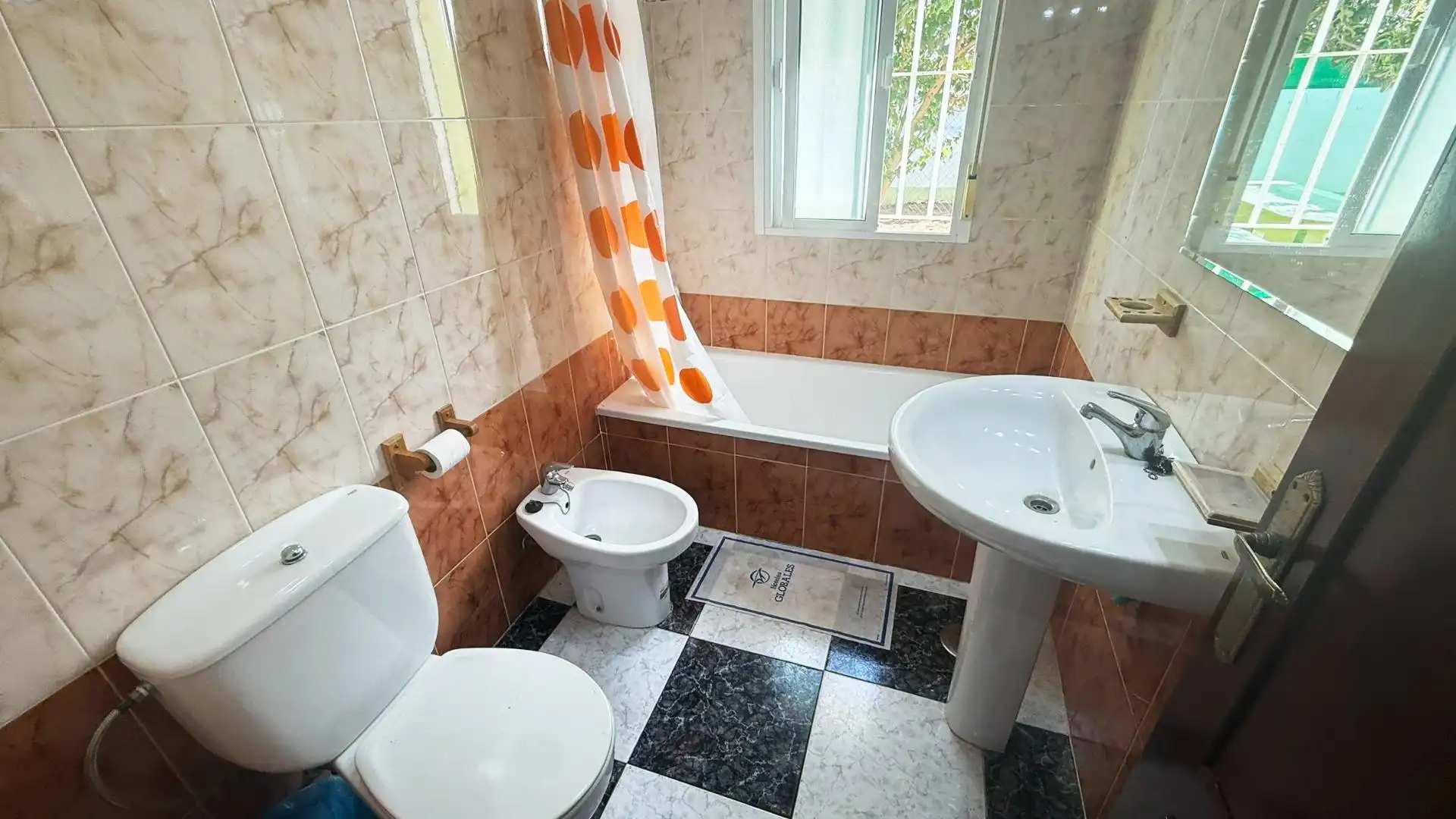 Bany de Casa o xalet en venda en Chiclana de la Frontera amb Jardí privat, Terrassa i Traster