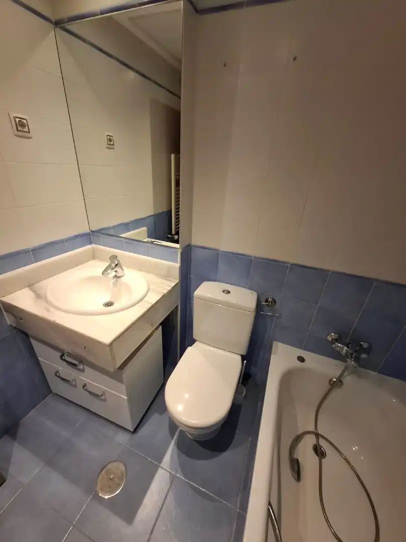 Badezimmer von Wohnung zur Miete in Villaviciosa de Odón mit Klimaanlage, Heizung und Parkett