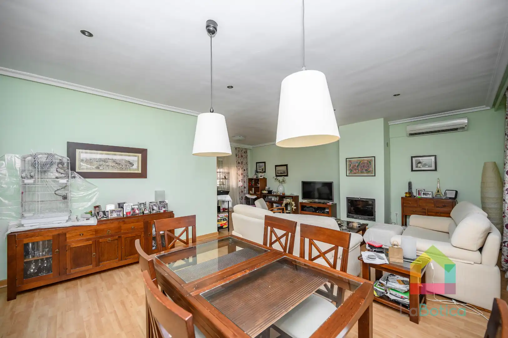 Sala d'estar de Casa o xalet en venda en Cobisa amb Aire condicionat, Calefacció i Jardí privat