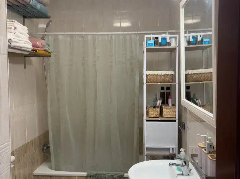 Badezimmer von Wohnung zur Miete in Isla Cristina mit Klimaanlage, Schwimmbad und Balkon