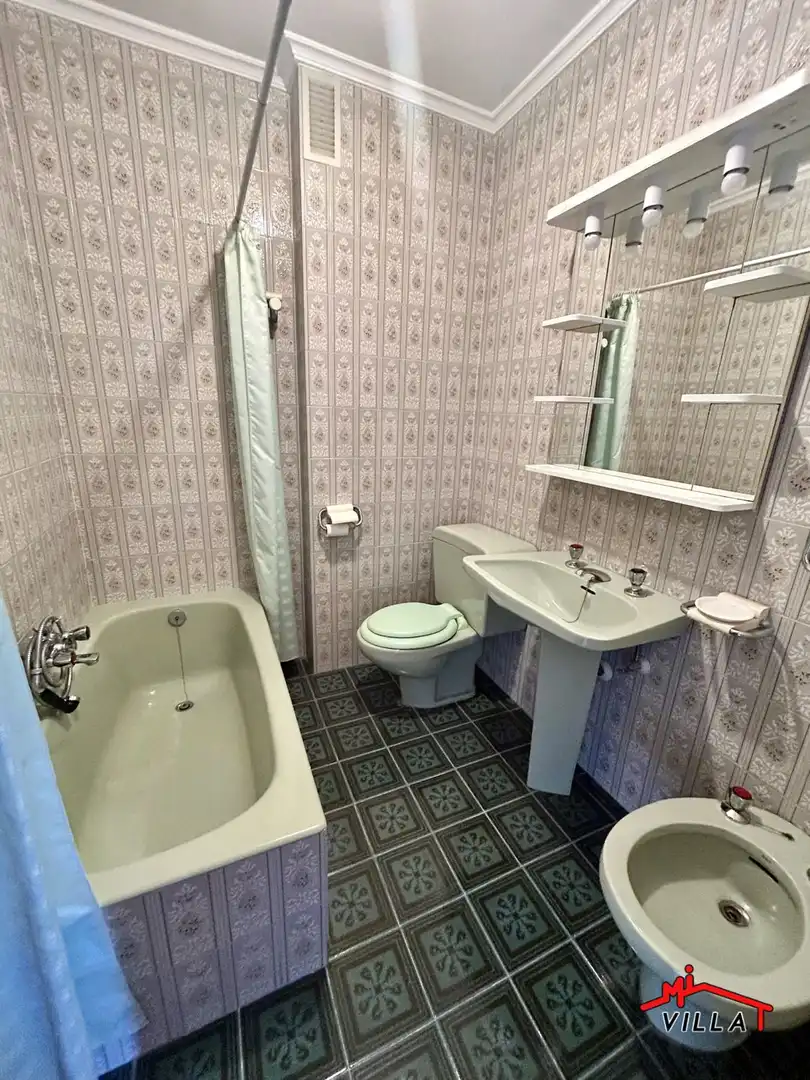 Bathroom of Flat for sale in Laredo  with Terrace