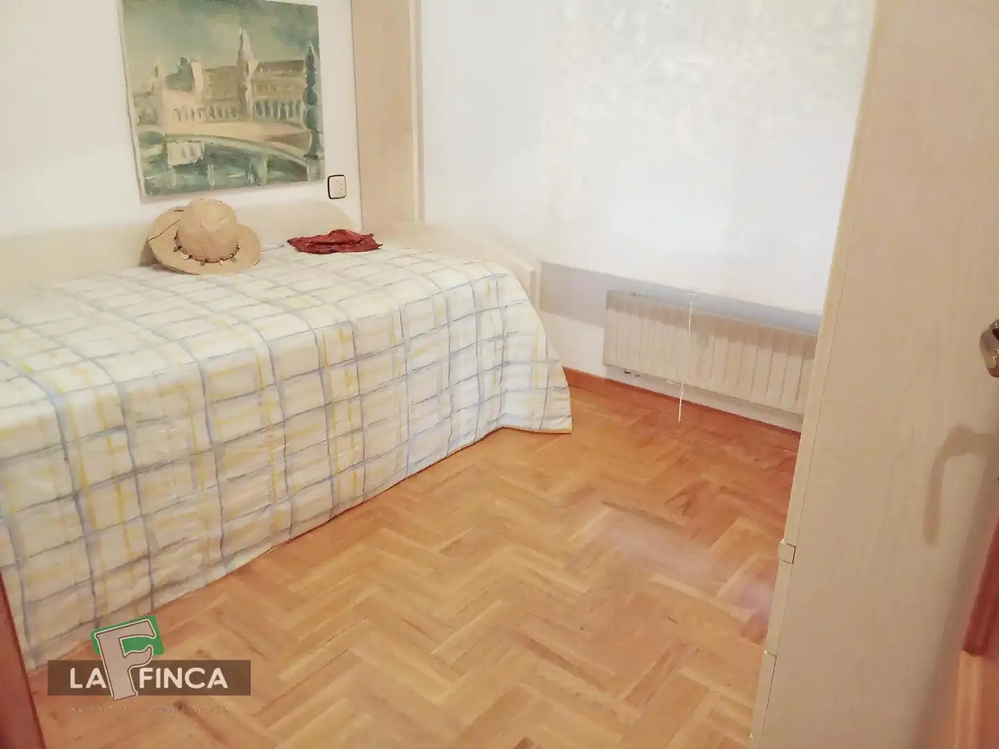 Bedroom of Flat for sale in Oviedo   with Heating, Parquet flooring and Furnished