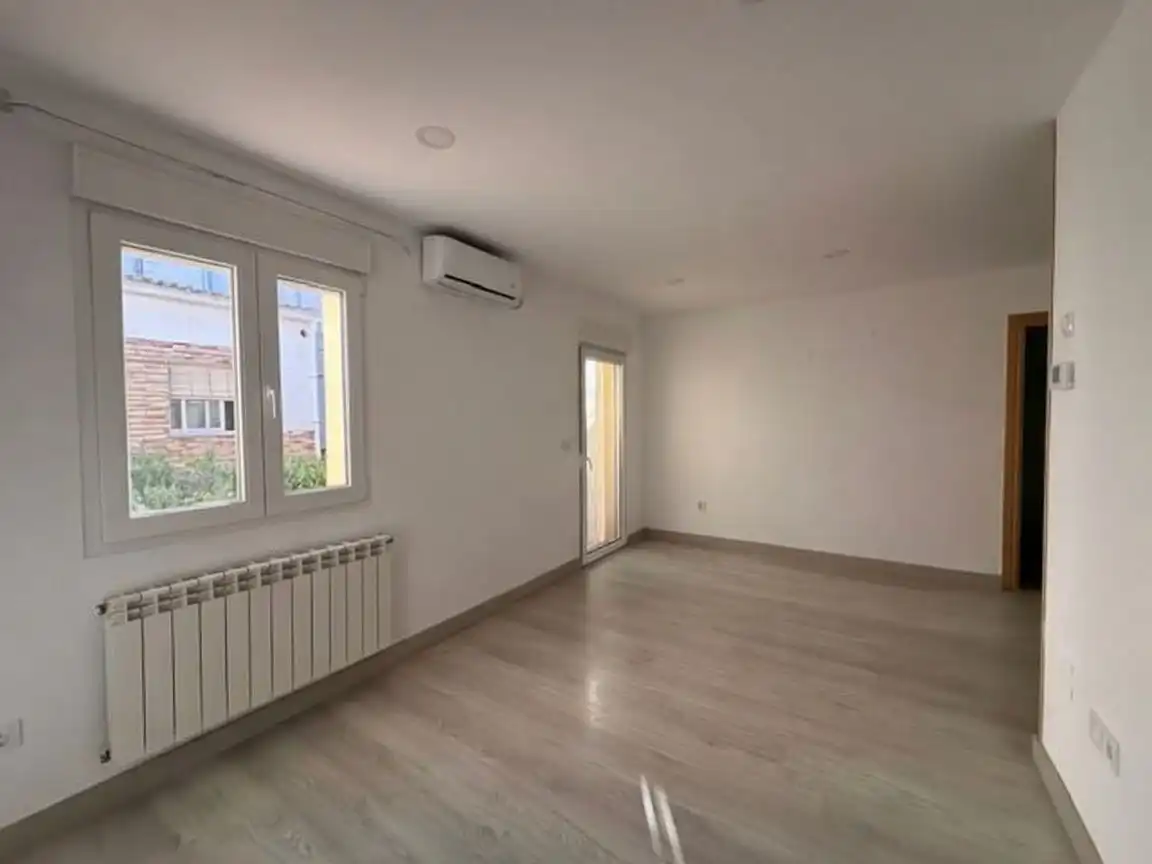 Sala d'estar de Casa adosada en venda en San Blas