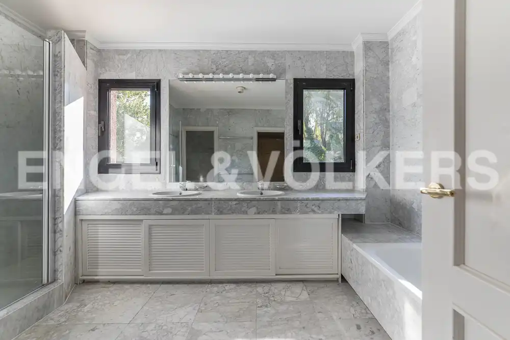 Bathroom of Houses for rent in Pozuelo de Alarcón  with Air Conditioner, Heating and Private garden