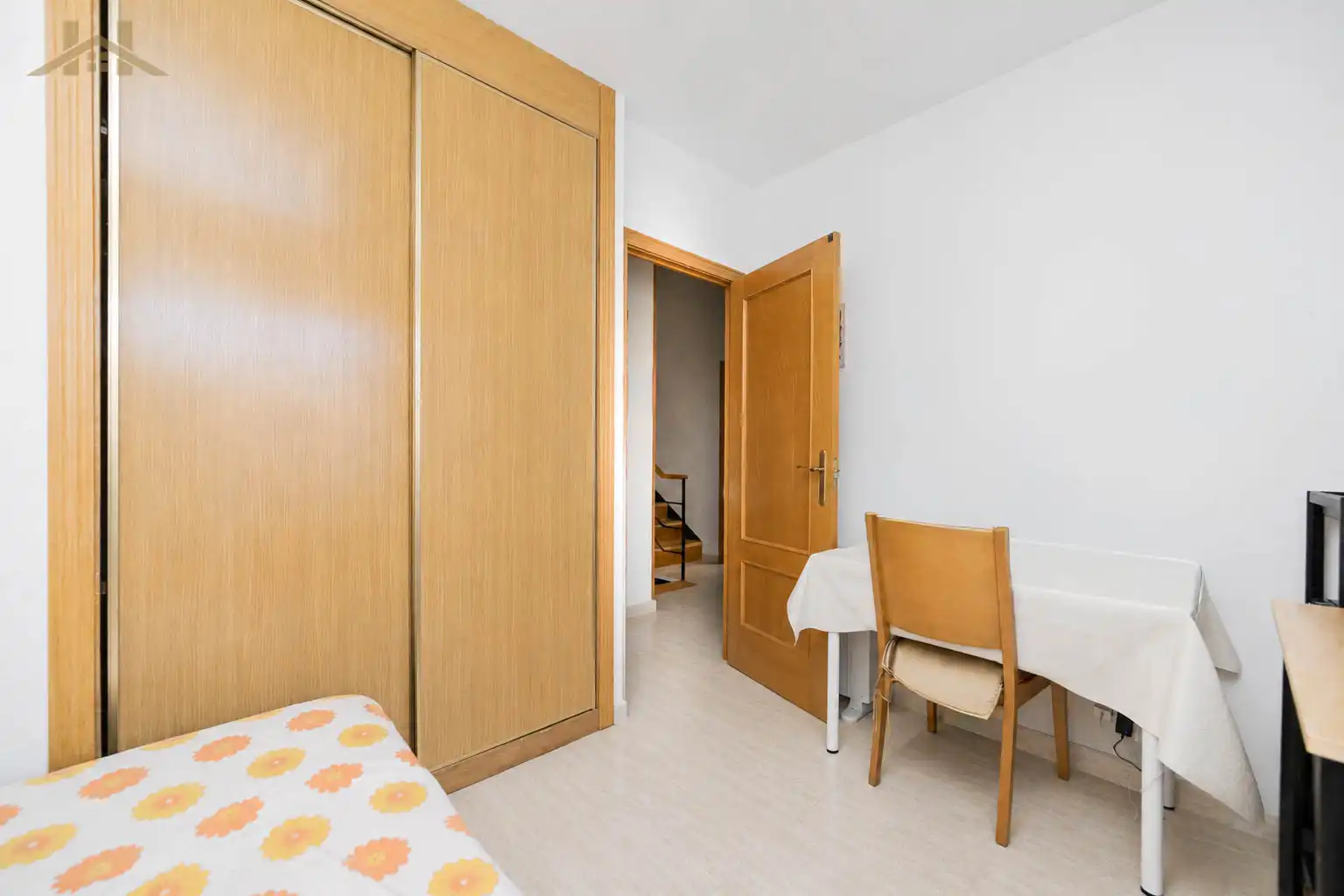 Schlafzimmer von Einfamilien-Reihenhaus zum Verkauf in Boadilla del Monte mit Heizung, Privatgarten und Mikrowelle