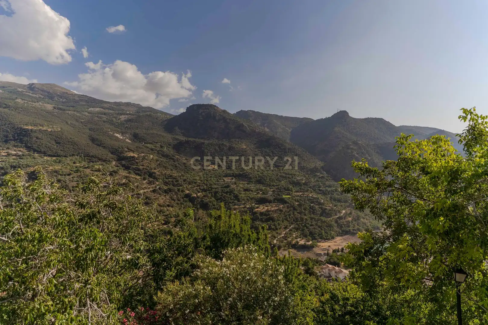 Vista exterior de Casa o chalet en venta en Güéjar Sierra con Jardín privado, Trastero y Piscina