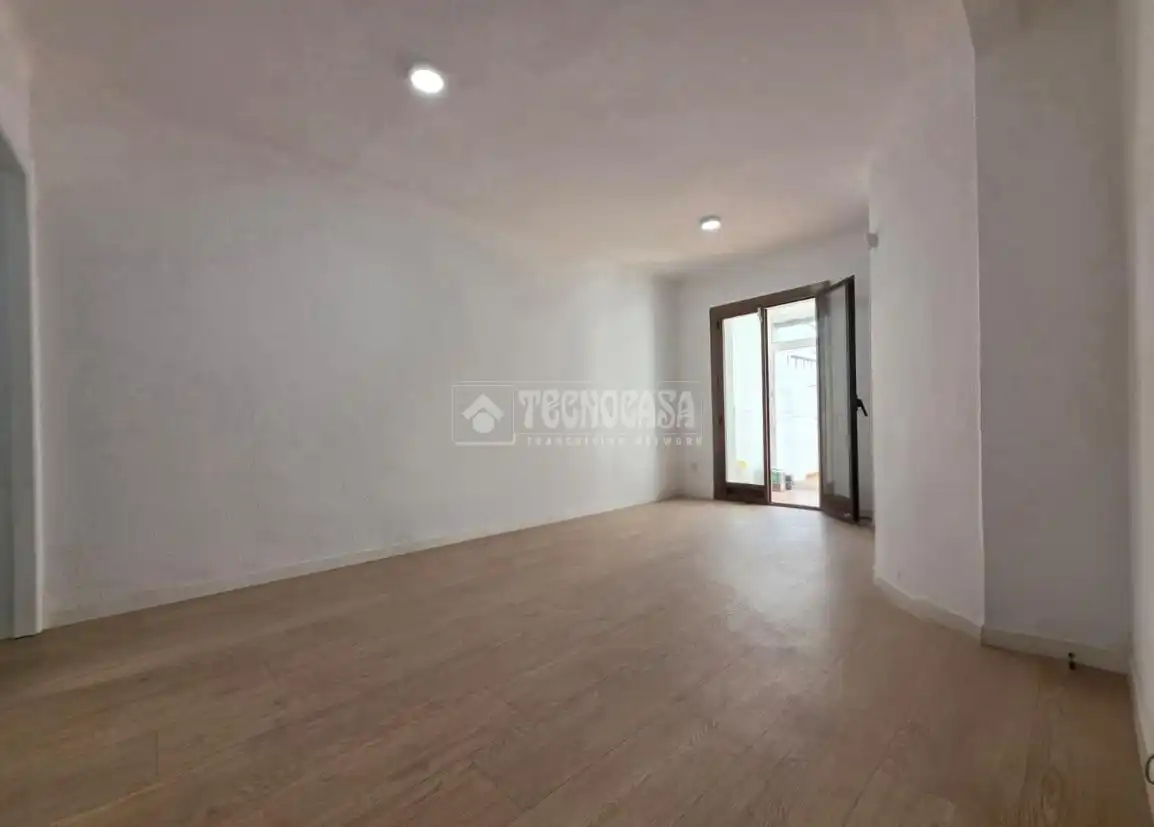 Dormitori de Pis en venda en Santa Coloma de Gramenet amb Parquet i Terrassa