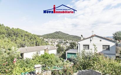 Vista exterior de Casa o xalet en venda en Santa Coloma de Cervelló amb Terrassa