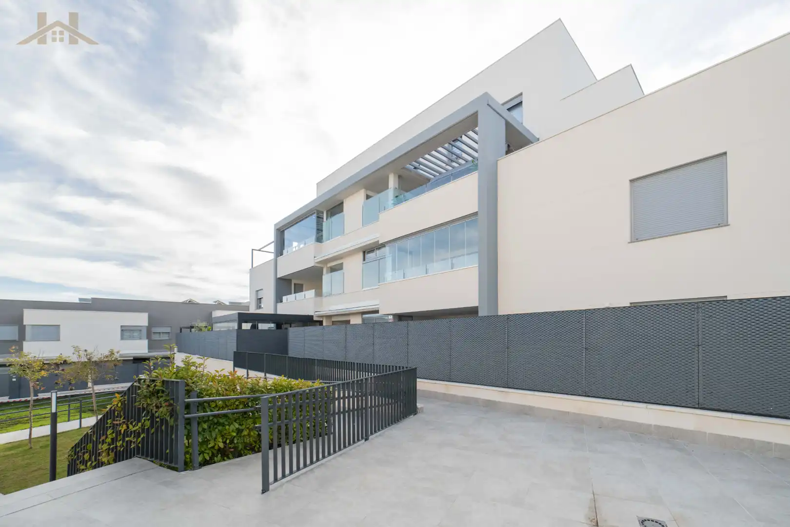 Außenansicht von Wohnung zum Verkauf in Arroyomolinos (Madrid) mit Klimaanlage, Heizung und Terrasse