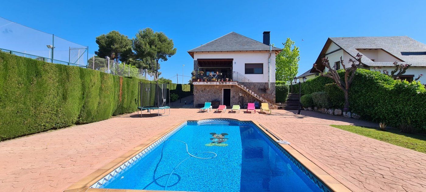Piscina de Casa o xalet en venda en Castellar del Vallès amb Aire condicionat, Calefacció i Jardí privat