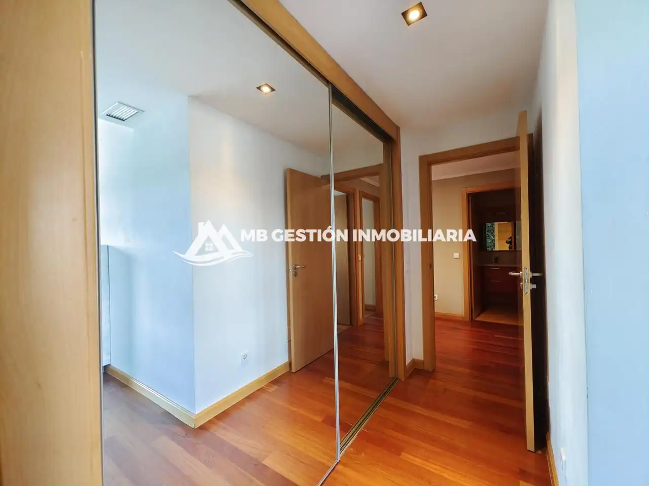 Bedroom of Attic for sale in Fuenlabrada  with Air Conditioner, Heating and Private garden