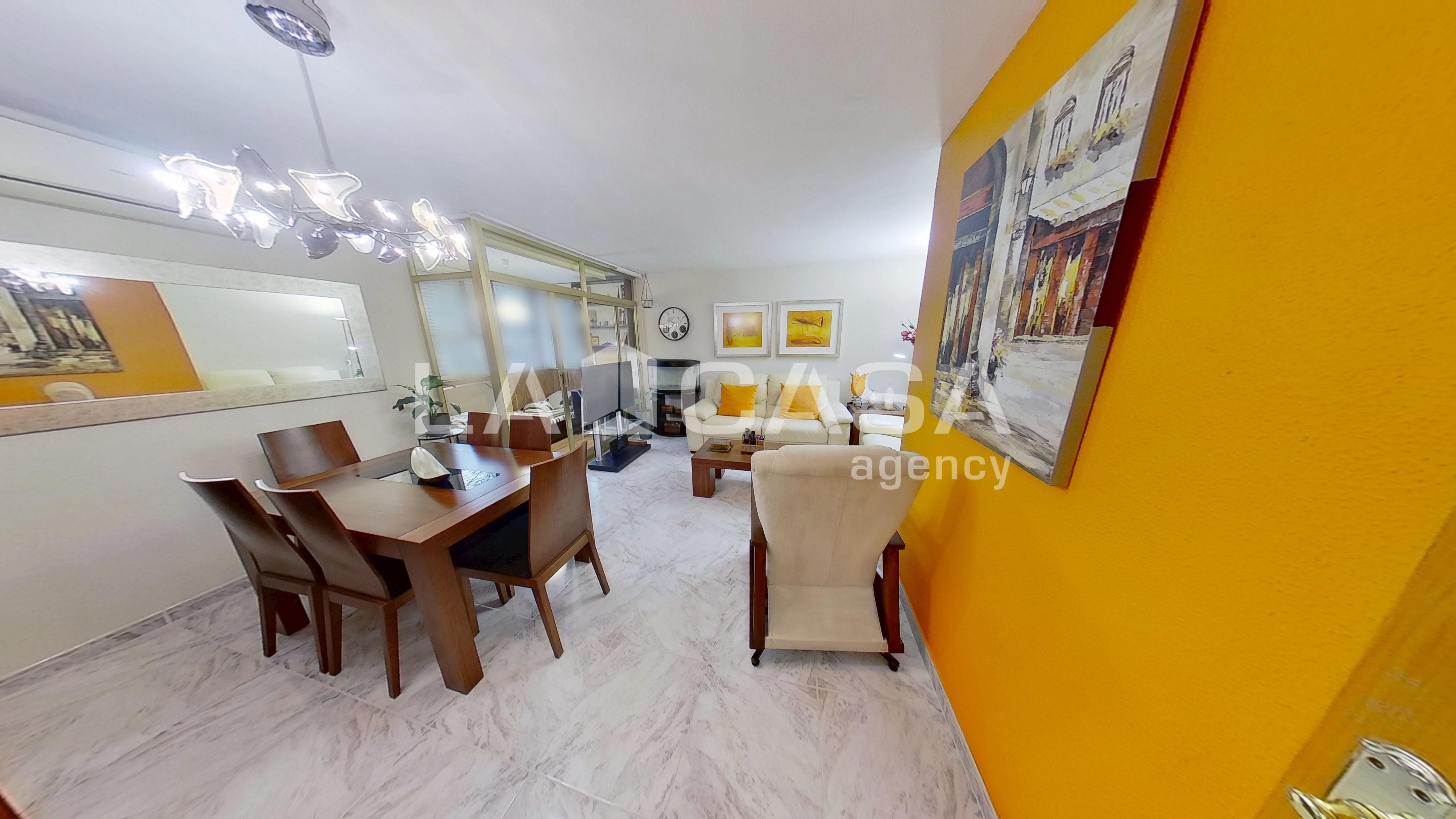 Piso en venta en  Barcelona Capital con Balcón