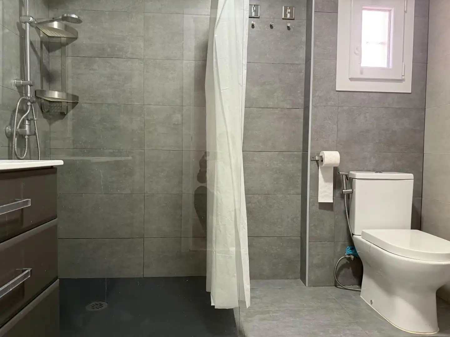 Bathroom of Apartments for rent in Sevilla  with Furnished