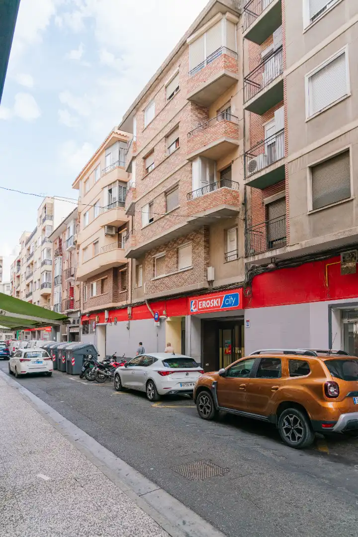 Vista exterior de Piso en venta en Zaragoza con Calefacción, Balcón y Alarma