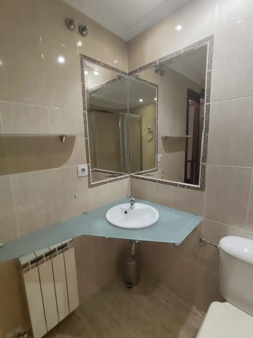Bathroom of Flat for sale in Cistérniga  with Heating, Parquet flooring and Terrace