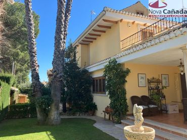 Xalet amb jardí en venda a La Cañada