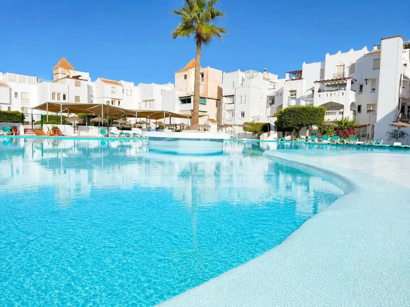 Piscina de Piso en venta en El Ejido con Amueblado