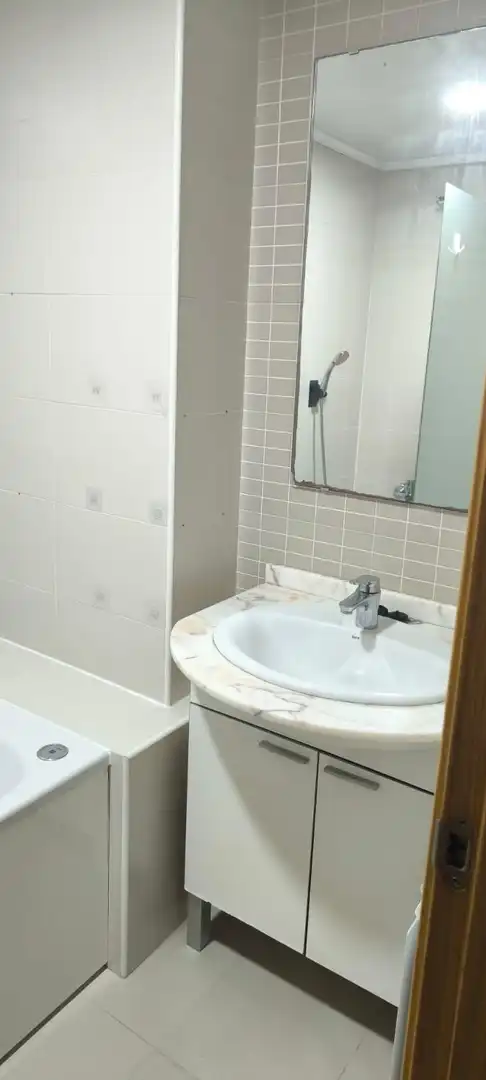 Baño de Apartamento en venta en Vilagarcía de Arousa con Calefacción, Parquet y Terraza