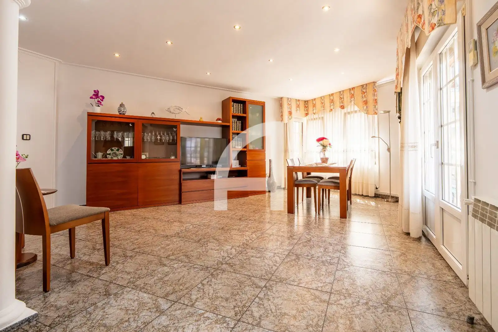 Sala de estar de Piso en venta en Sant Joan Despí con Calefacción y Terraza