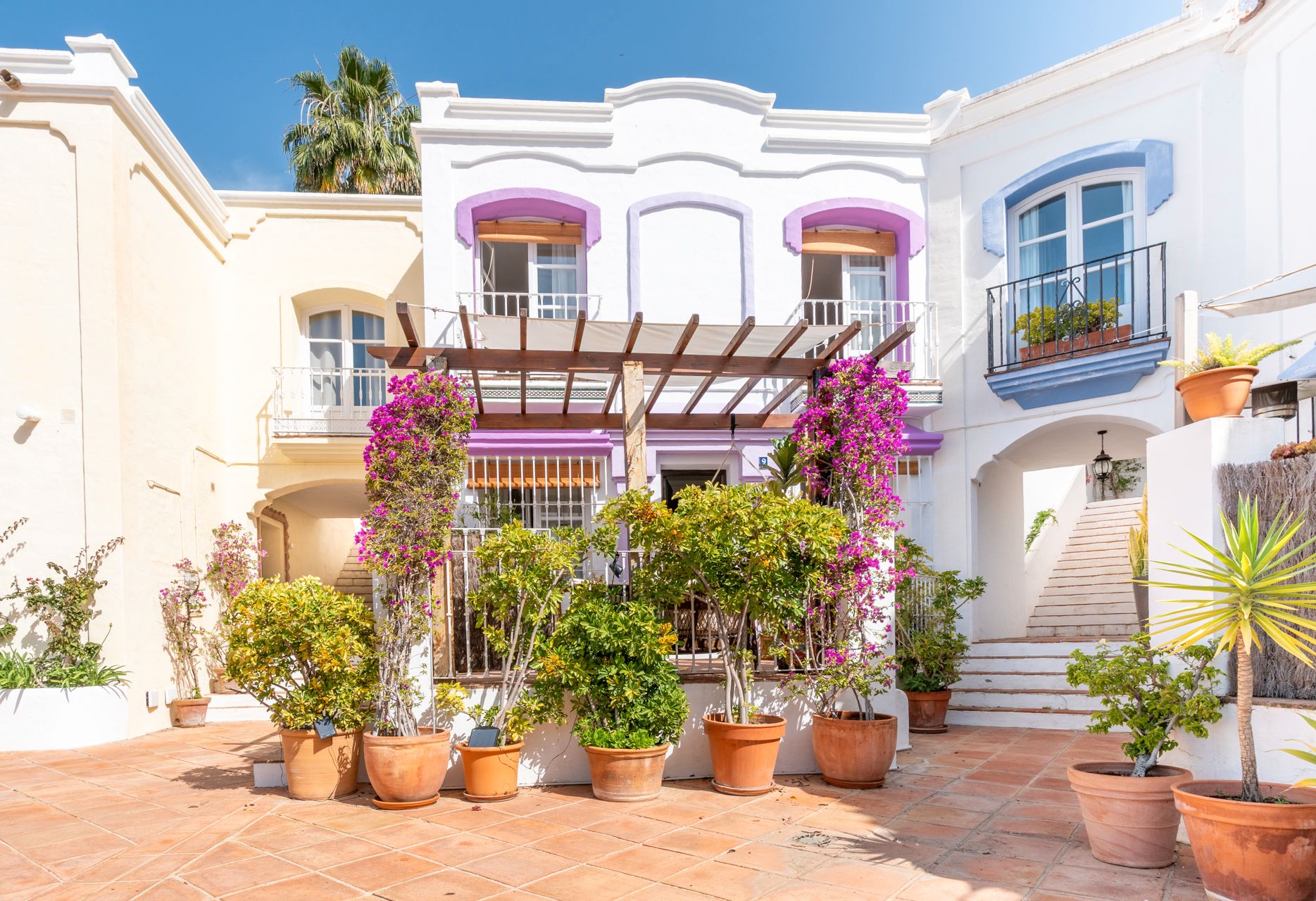 Exterior view of Single-family semi-detached for sale in Benahavís  with Heating, Terrace and Community pool